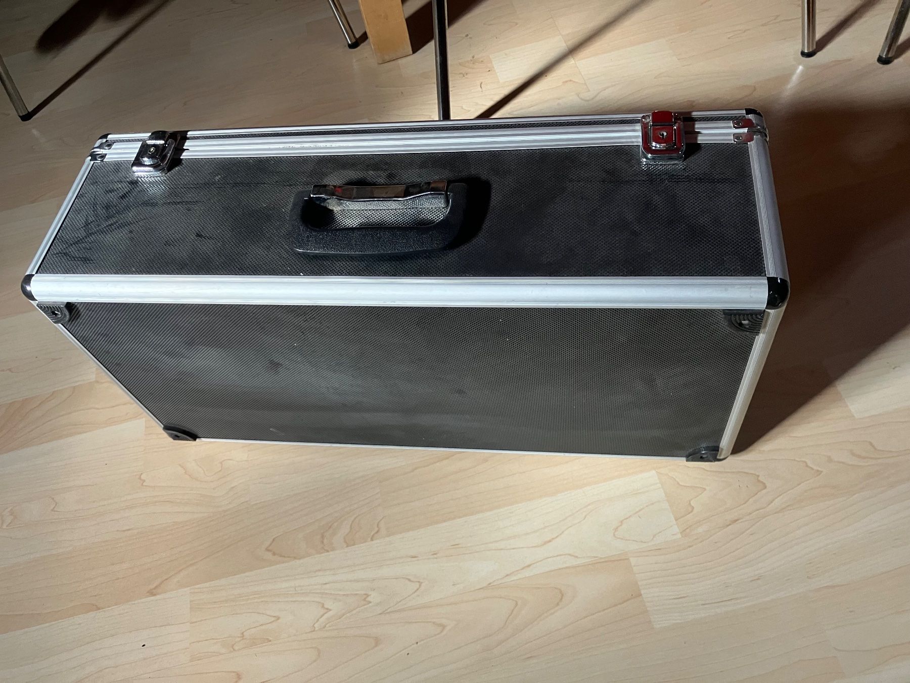 Modellismo RC: Modelflugzeug defekt mit Koffer – Difettoso da Reigoldswil venduto da GNVeluxboost 2