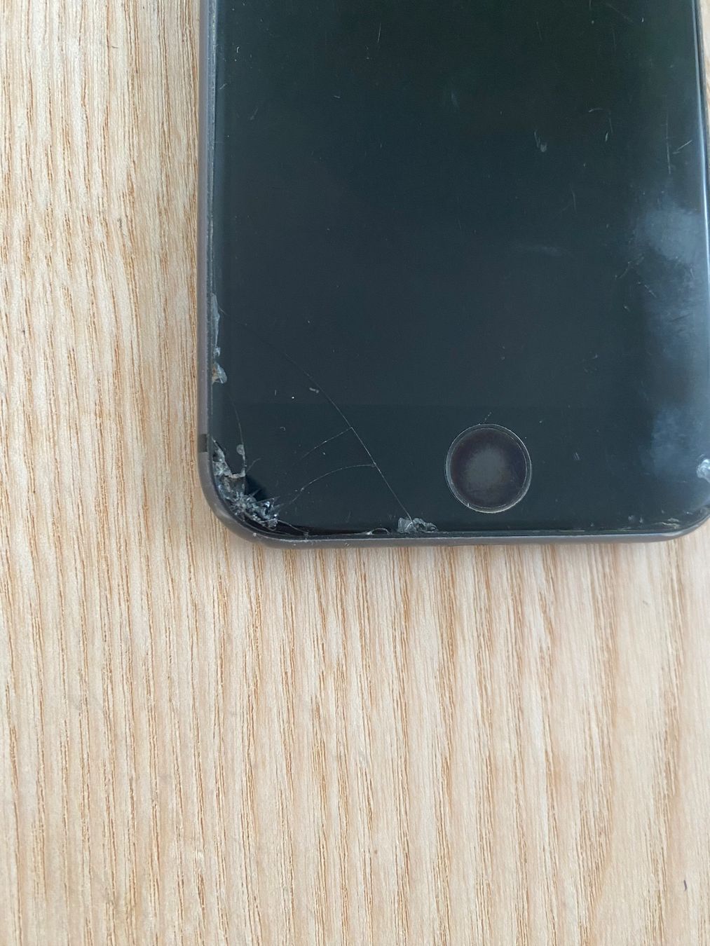 Apple Telefoni cellulari / Smartphones: Apple iPhone 8 schwarz – Usato da Winterthur venduto da daebaer 1