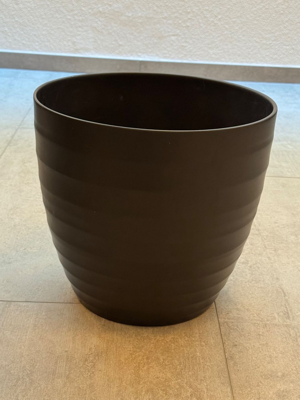 Pots de fleurs: Pot de fleurs – D'occasion à Zürich par odi_ldv8