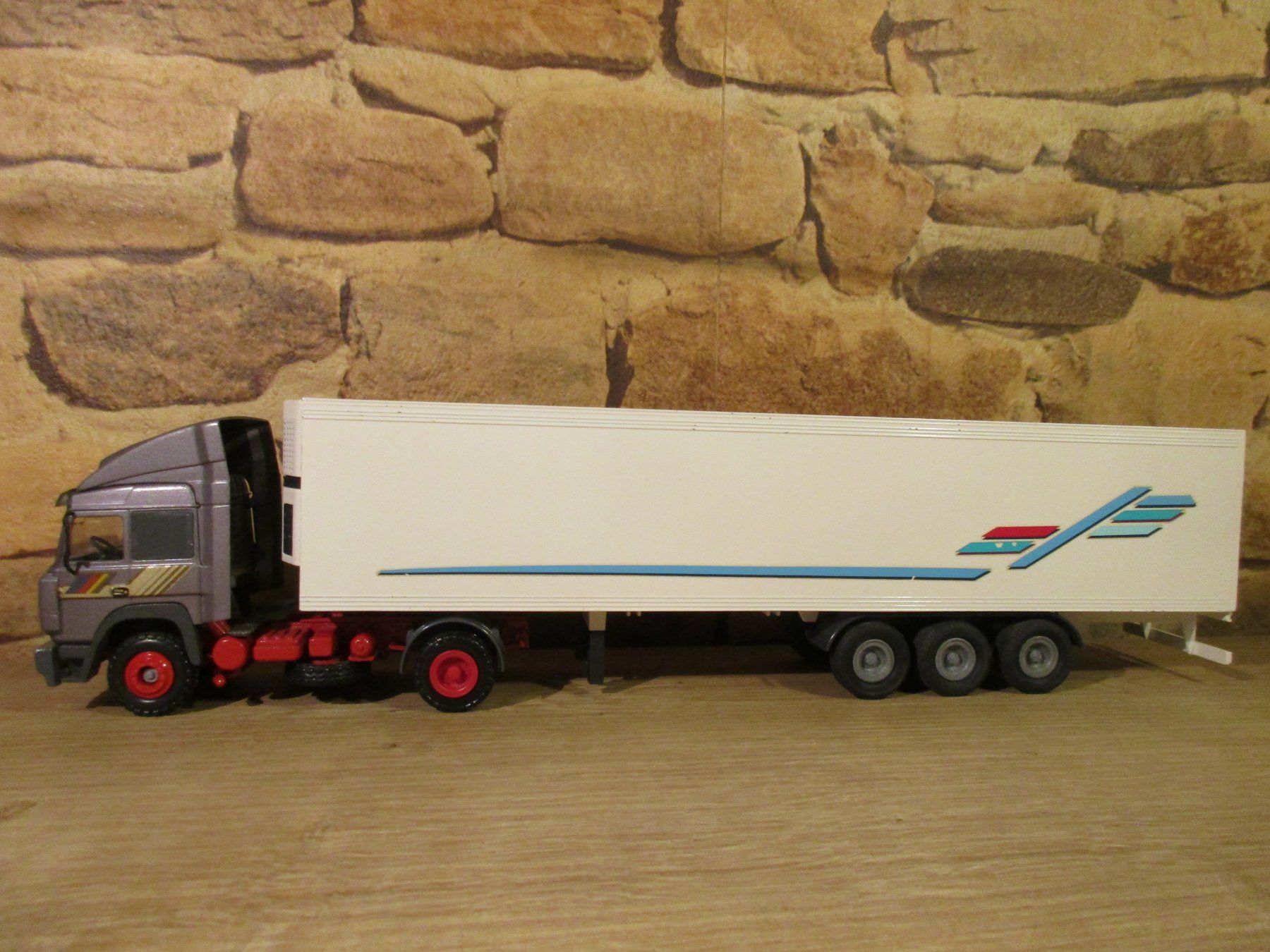 Conrad Modellbausätze & Standmodelle: Conrad  1:50  Iveco Turbostar – Gebraucht aus Ennetmoos von Truckdiver 2