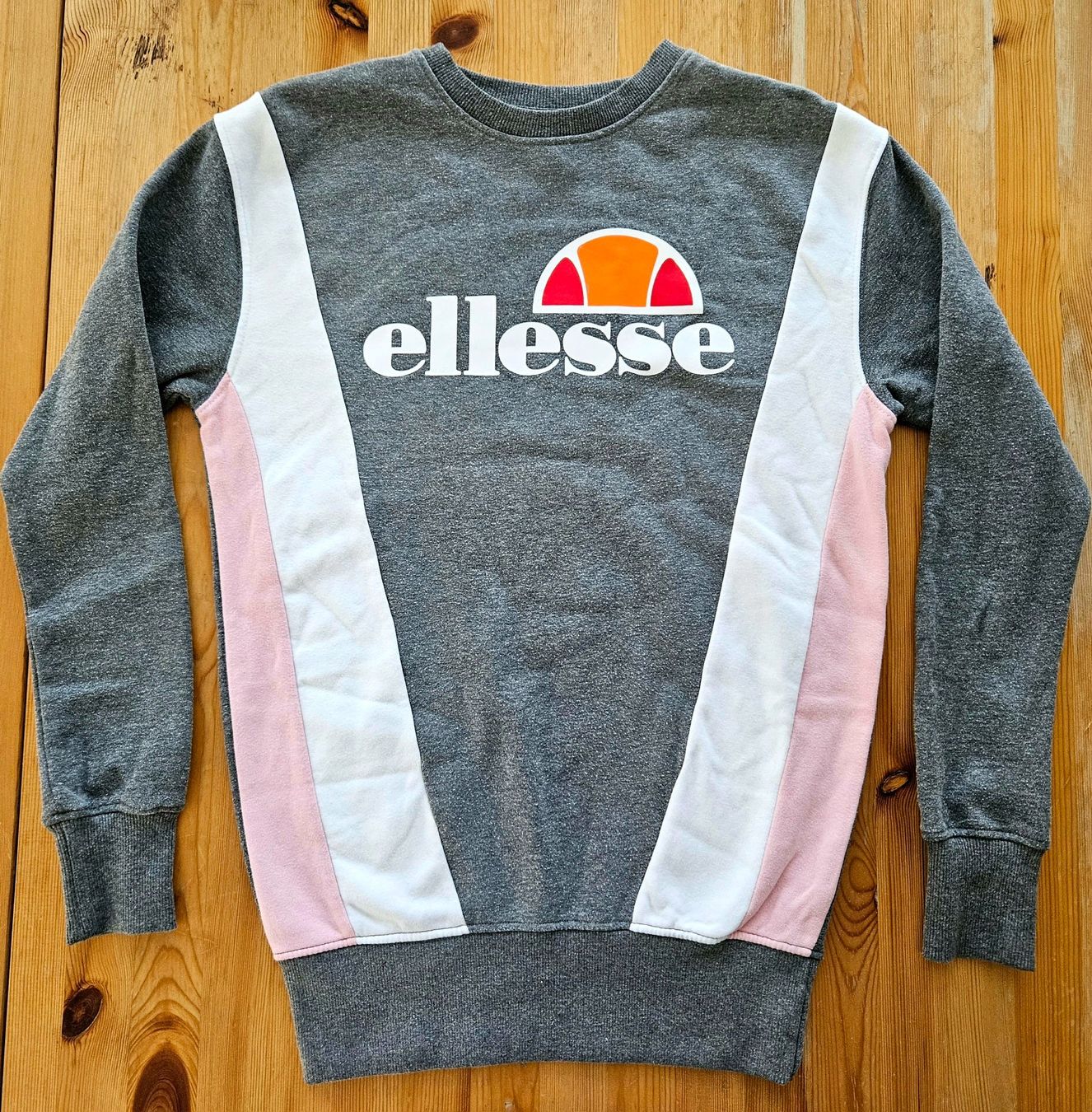 Adidas Lotti di vestiti: Kleiderpaket 7 Pullover adidas Nike Ellesse Grösse S lot – Usato da Hägglingen venduto da United-Village-Trade 3