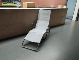 Liegestuhl Grau