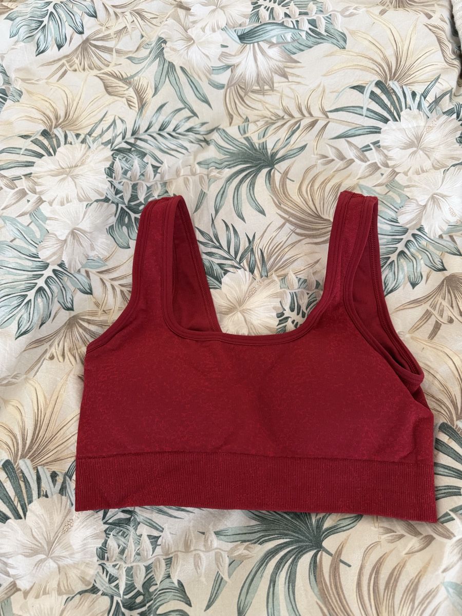 Gymshark Top: Brassière bordeaux - Gymshark – Nuovo (secondo la descrizione) da Plan-les-Ouates venduto da ariana.stl