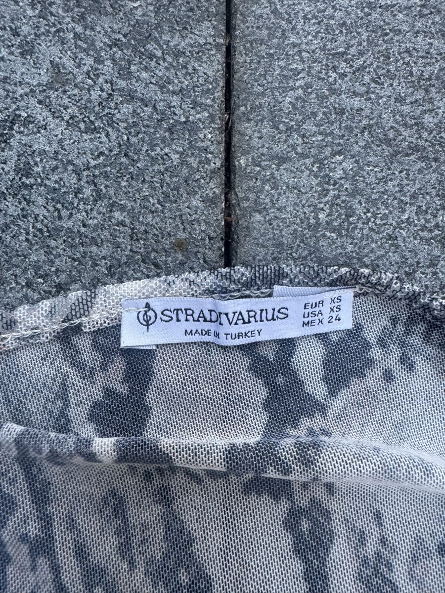 Stradivarius Top: Bandeau-Top Stradivarius Snakeprint Size XS – Usato da Muri b. Bern venduto da ann_g287 1