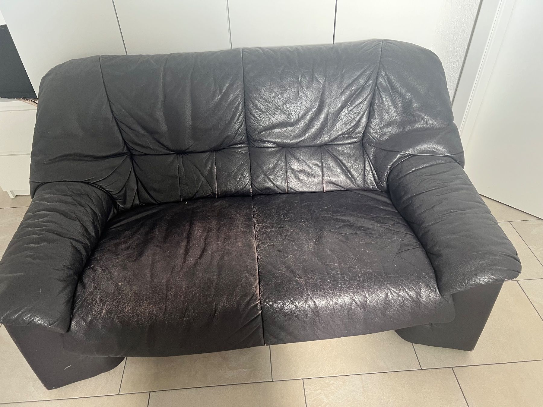 Sofas: Echt Ledersofa dunkelviolett  2-Sitzer – Gebraucht aus Merenschwand von mickey-m 1