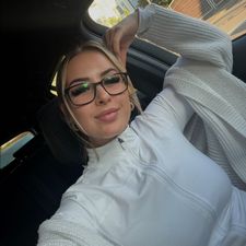 Profile image of vivienneana_