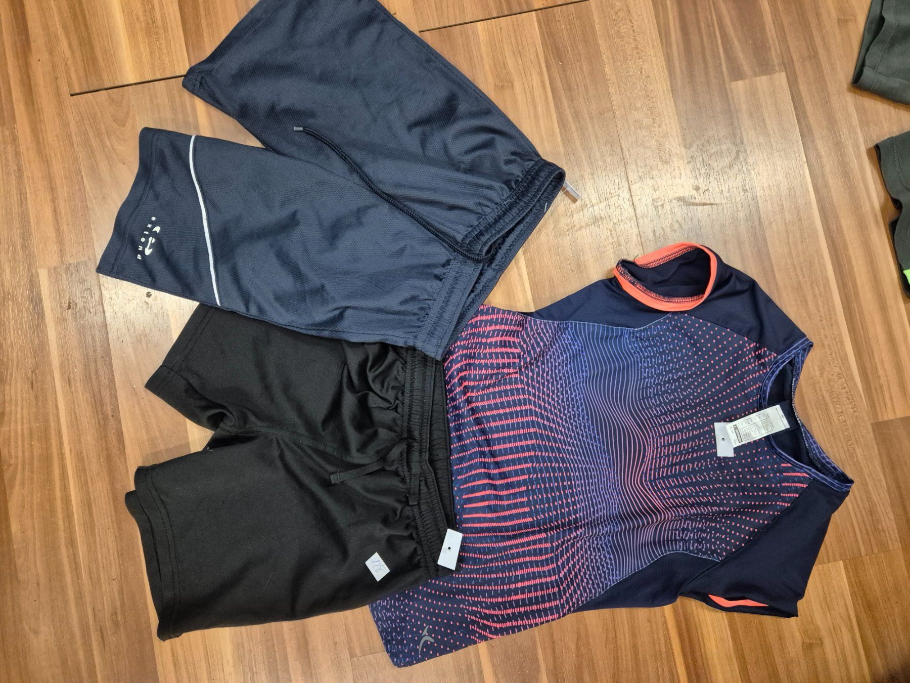 Lotti & Set di vestiti: 2 Sportkleiderset gr 128  K29 – Usato da Schwarzenburg venduto da Flamingo07 1