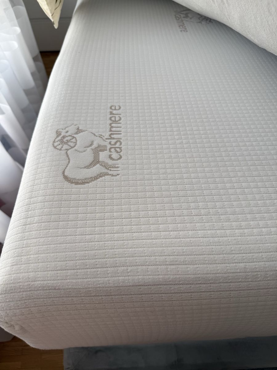 Betten: Lit boxspring cashmere memory foam – Gebraucht aus Sierre von maeleris 1