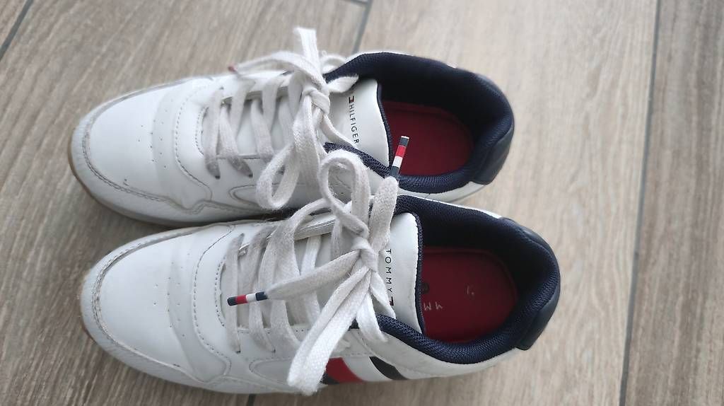 Scarpe per ragazzi: Sneaker gr. 32 Tommy Hilfiger – Usato da Liestal venduto da hel_2xmx 2