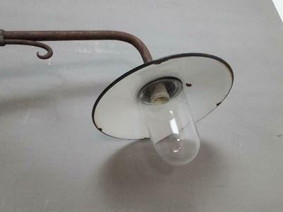 Lampade: AnNo04 Alte Aussenlampe mit Emaille Schirm – Usato da kraiburg am inn venduto da Vintage-Living 3