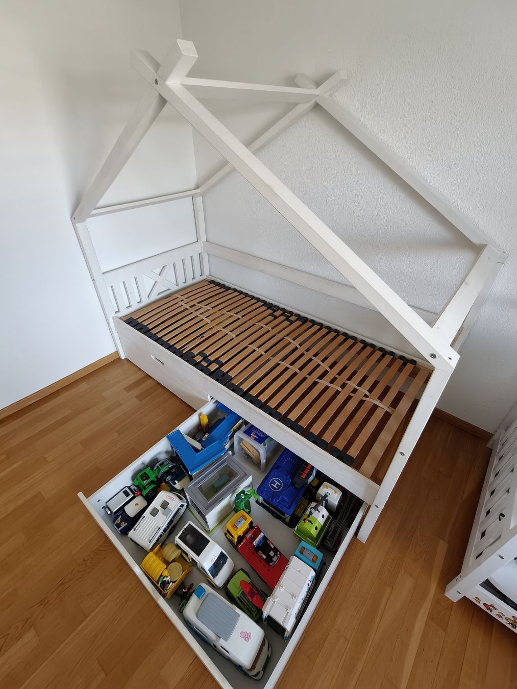 Letti: Kinderbett mit 2 grossen Schubladen – Usato da Bubikon venduto da Mogadi