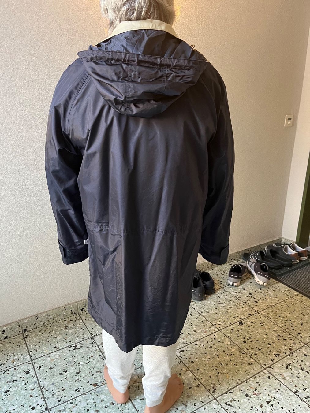 Cappotti: Schöner Damenwintermantel grösse 44 – Nuovo (secondo la descrizione) da Weiningen ZH venduto da and_6tm5 2