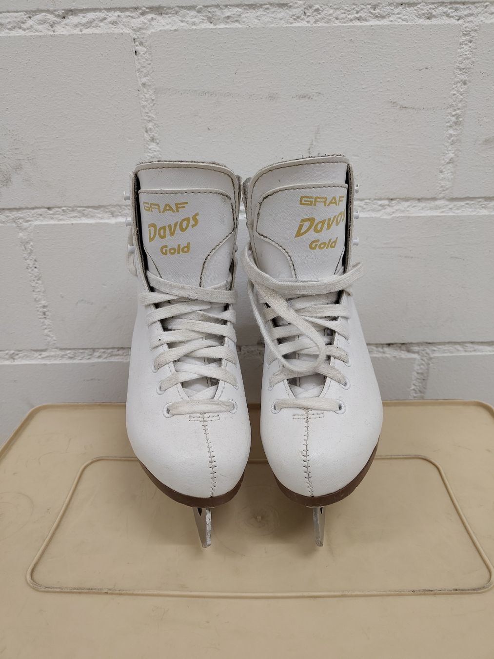 Graf Patins à glace: Eislaufschuhe Graf Davos Gold – D'occasion à Meilen par vespaverkaeufer74
