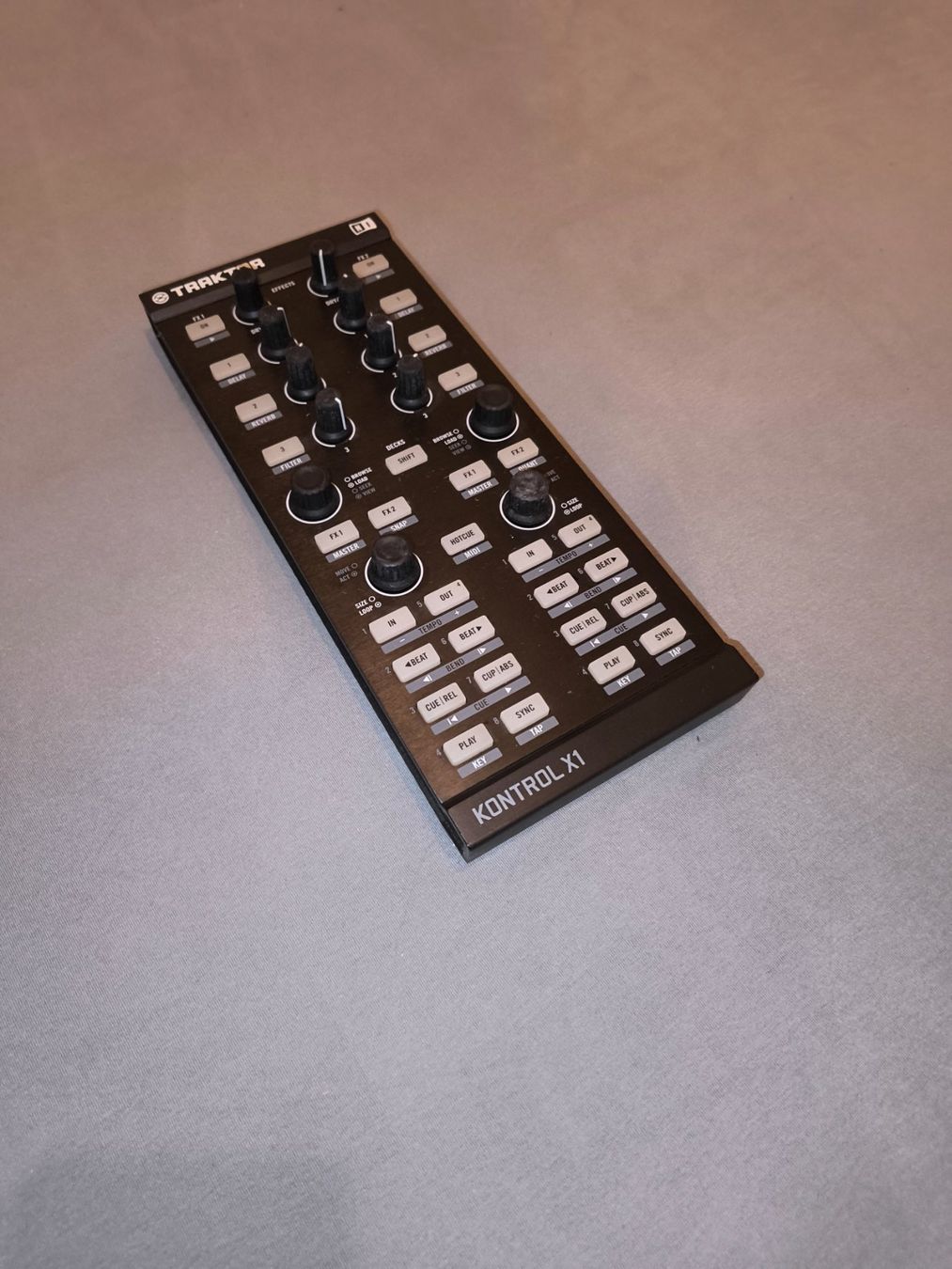 Native Instruments Console di mixaggio: Native Instruments Traktor Kontrol X1 – Usato da Bern venduto da Kusikennsch 1