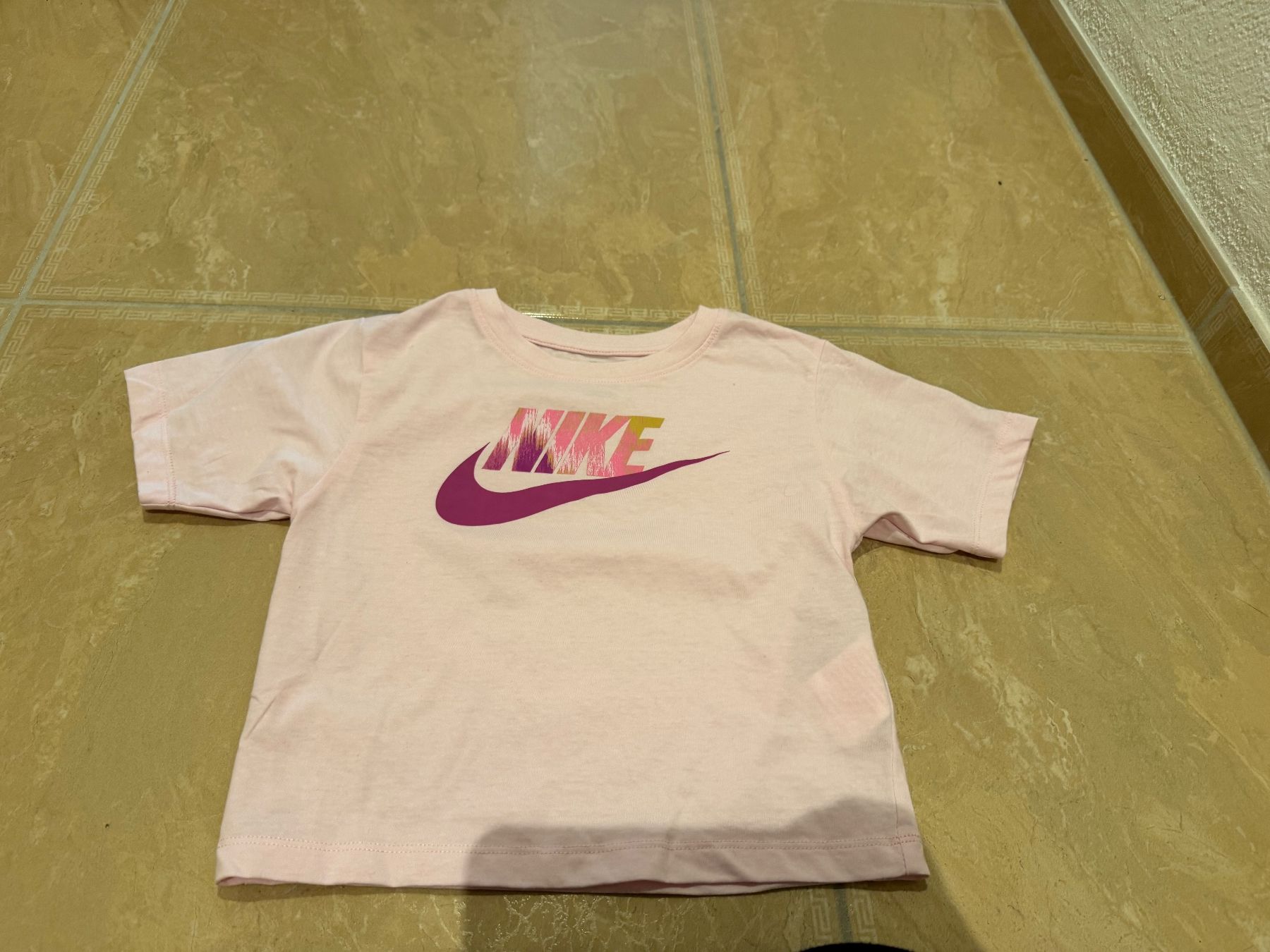 Nike Camicette, T-shirt & Top: Nike NWT Shirt, 5-6J 110-116 – Nuovo (secondo la descrizione) da Klingnau venduto da Markus14