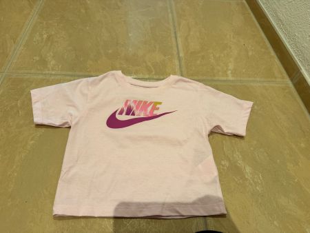 Nike NWT Shirt, 5-6J 110-116