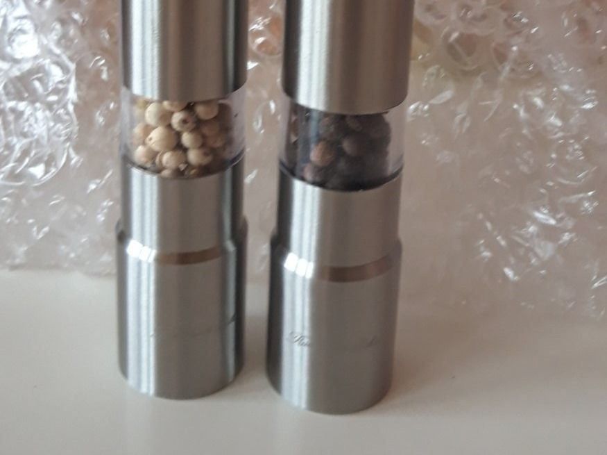 Set di piatti: Eine Gourmet Pfeffer Mühle – Usato da Mogelsberg venduto da Lavidapura 3