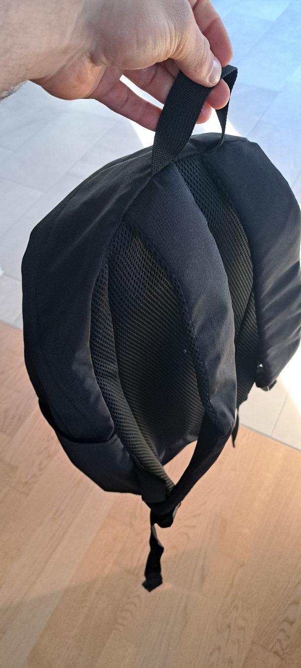 Zaini: Sac à dos noir usage quotidien – Nuovo (secondo la descrizione) da Hombrechtikon venduto da Atroms47 1