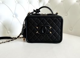 Chanel Vanity Bag medium in schwarz in Caviar Leder