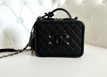 Chanel Vanity Bag medium in schwarz in Caviar Leder