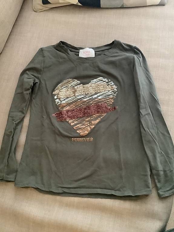 T-shirt: Girls tshirt size S heart pattern – Nuovo (secondo la descrizione) da Zürich venduto da eli_685m