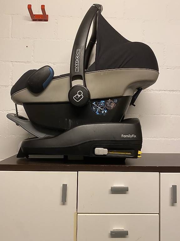 Auto-Kindersitze: Maxi Cosi Pepple inkl. Station – Gebraucht aus Ettingen von a_d_m2hh 3