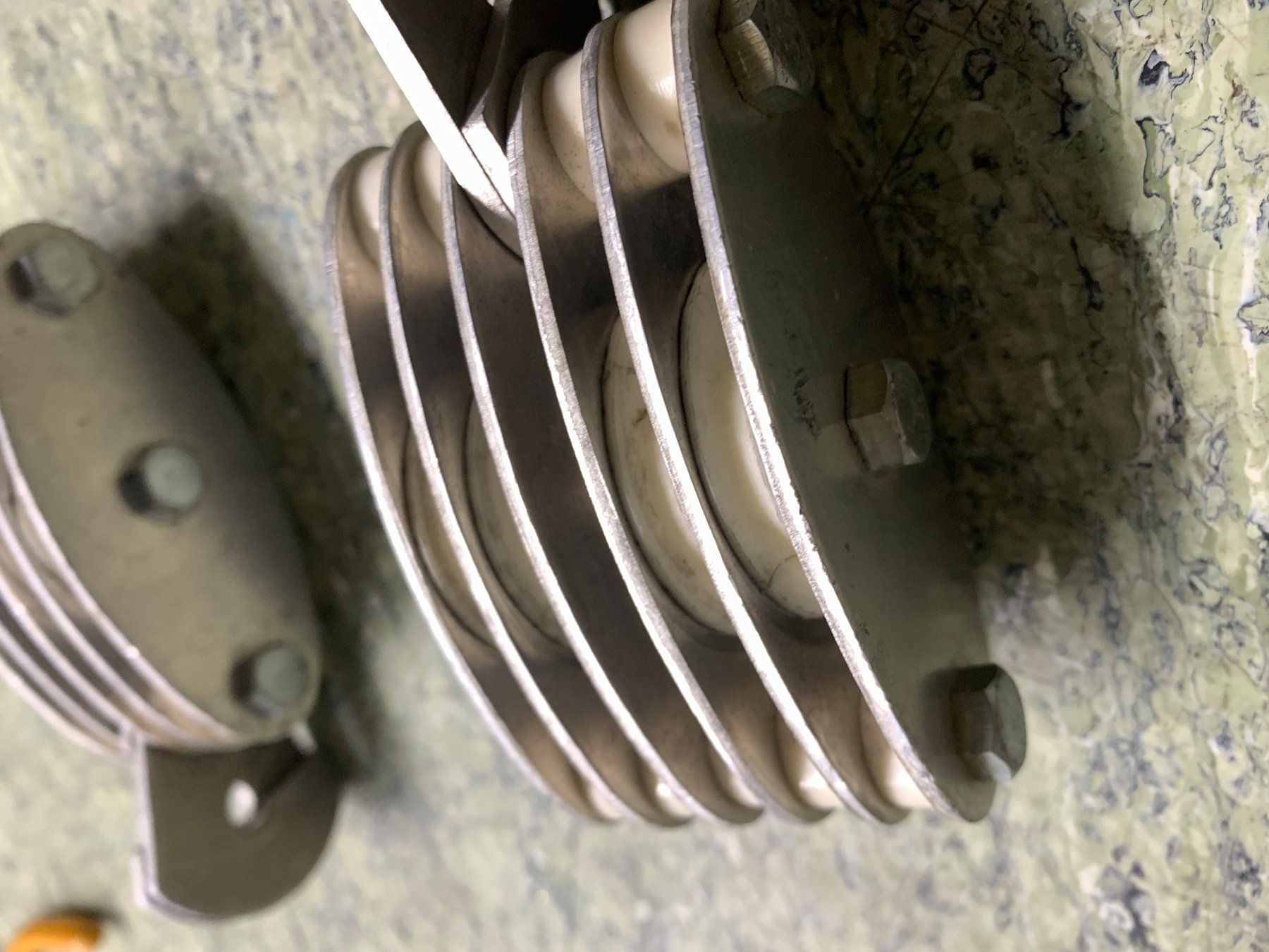 Sonstiges zum Lager & Transport: Flaschenzug aus Alu mit Kunststoffrollen – Gebraucht aus Rickenbach SZ von Frickler 1
