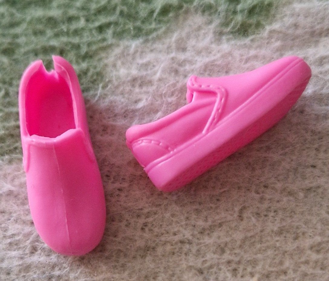 Puppen: Chaussures pour Barbie – Gebraucht aus Couvet von Pioune