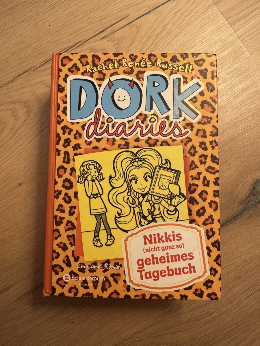 Bücher: Dork Diaries Comic Roman Jugend Buch  – Gebraucht aus Buchs ZH von crazyhandbaggirl123