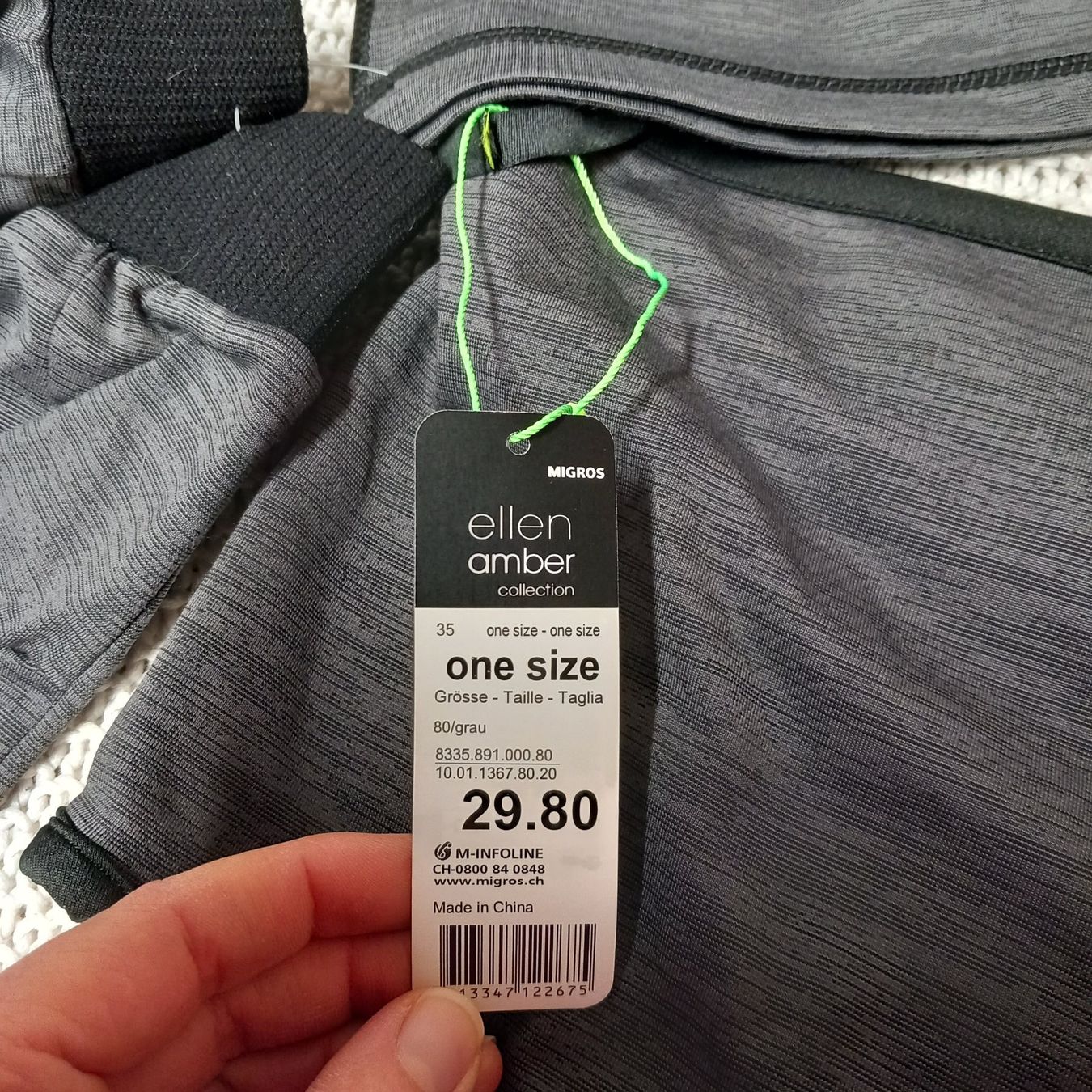 Lotti di vestiti: Set NEU Ellen Amber Mütze, Buff, Handschuhe – Nuovo (secondo la descrizione) da Gwatt (Thun) venduto da umwelt-brocki 3