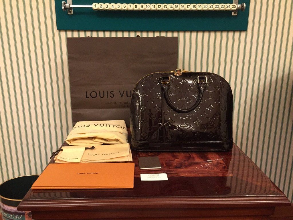 Louis Vuitton Borse da donna: LOUIS VUITTON 'Alma' PM Vernis Monogram Amarante borsa NUOVO – Nuovo (secondo la descrizione) da Genestrerio venduto da fra_c955 2