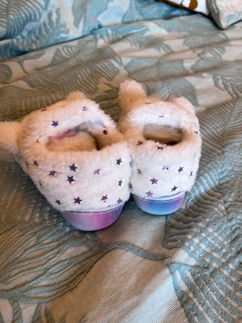 Schuhe für Jungen: Einhorn-Hausschuhe, Größe 25 – Gebraucht aus Umiken von deb_57xk 4