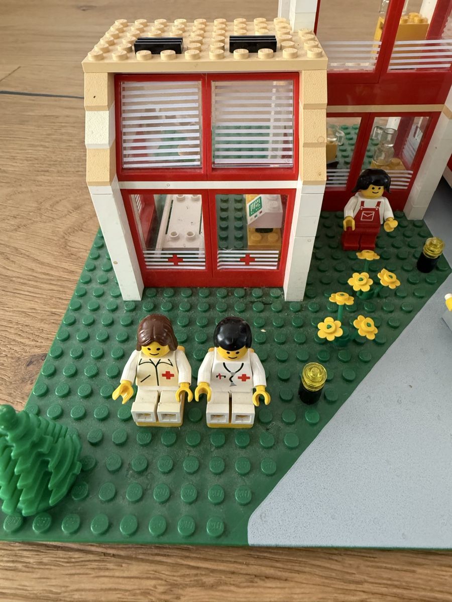 Lego Spielzeuge: Lego 6380 Krankenhaus – Gebraucht aus Altdorf UR von Sanna08 1