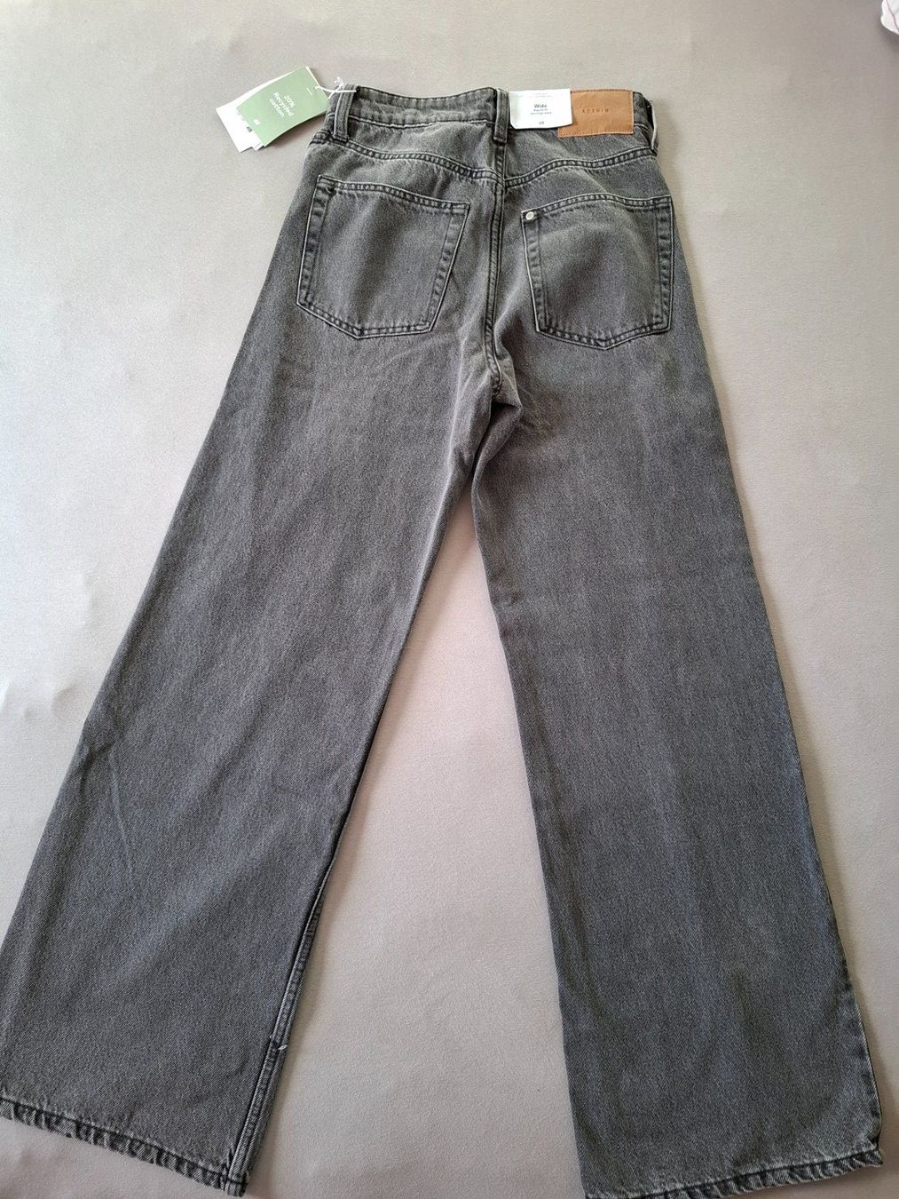 H&M Jeans: neue Jeans Gr. 36 – Nuovo e nell'imballaggio originale da Wängi venduto da rah_j_ 1