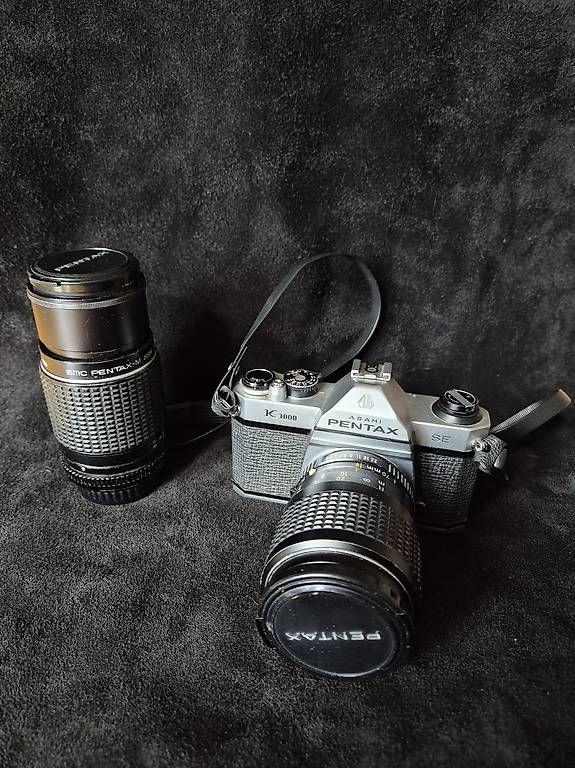 Fotocamera: Pentax K1000 und 2 SMC Objektive – Usato da Dornach venduto da Ygrek