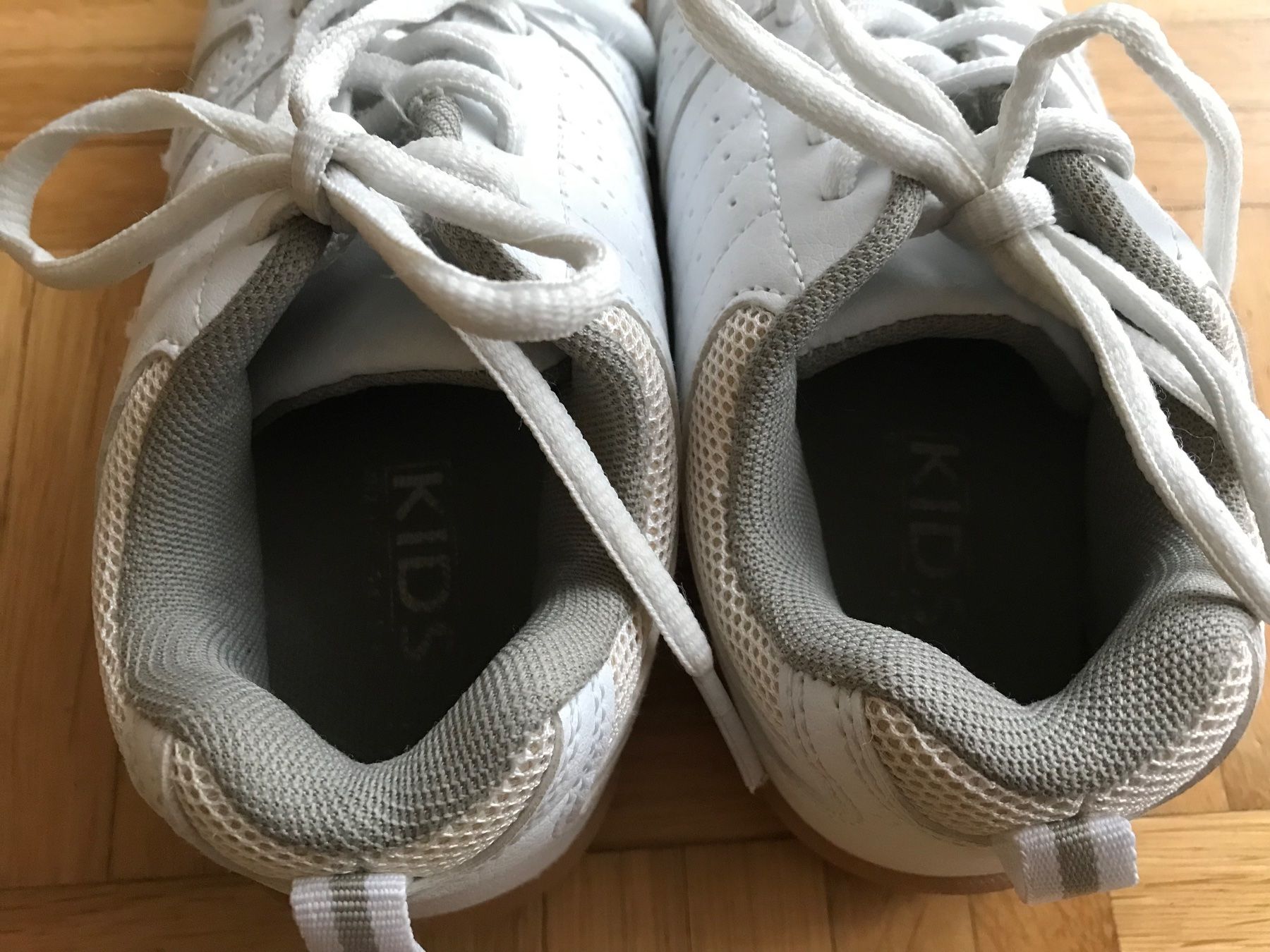 Schuhe für Mädchen: Turnschuhe von Kids Grösse 32 weiss – Gebraucht aus Emmenbrücke von Hathor123 7