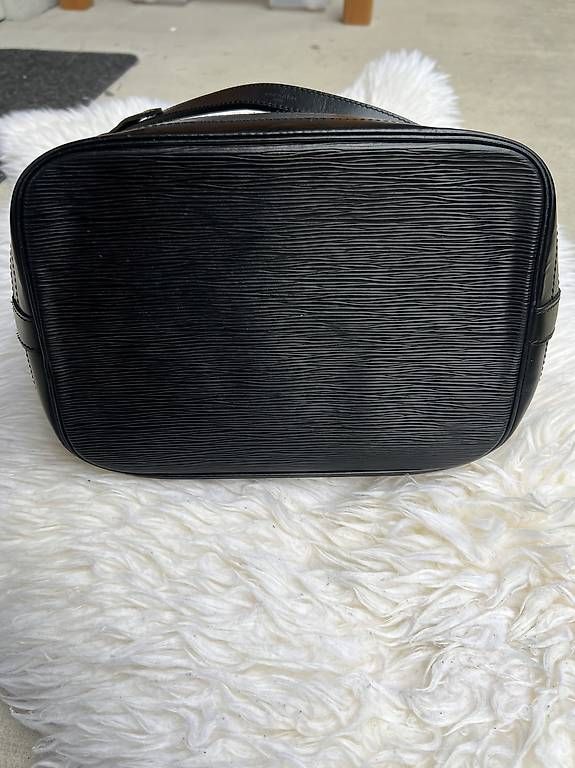 Louis Vuitton Borse da donna: Louis Vuitton NéoNoé Leder schwarz – Usato da Dübendorf venduto da fadrinli 2