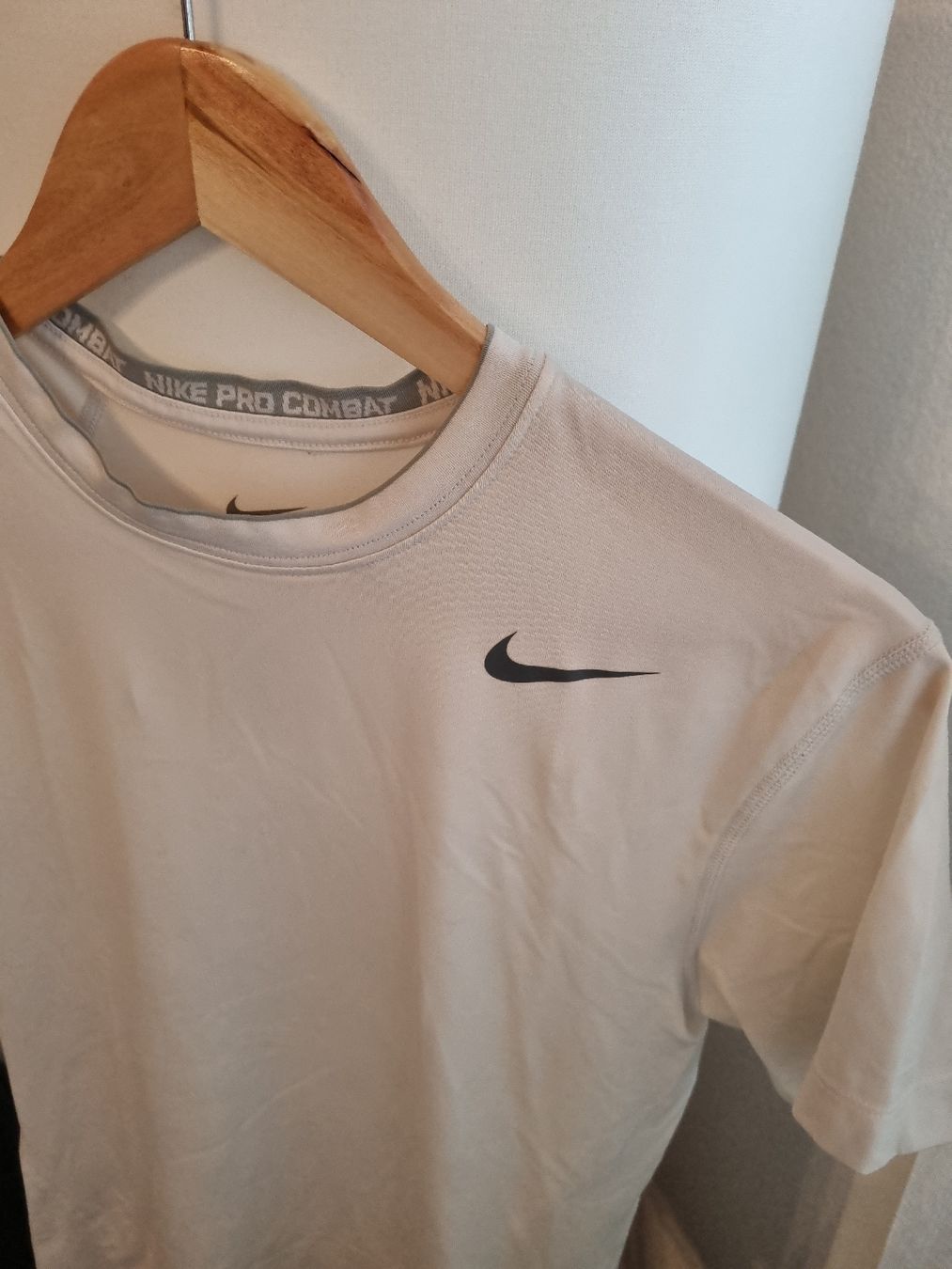 Nike T-shirt: Nike Pro Combat Dri-FIT Top, Size M – Usato da Aigle venduto da Smagbrelle18 3
