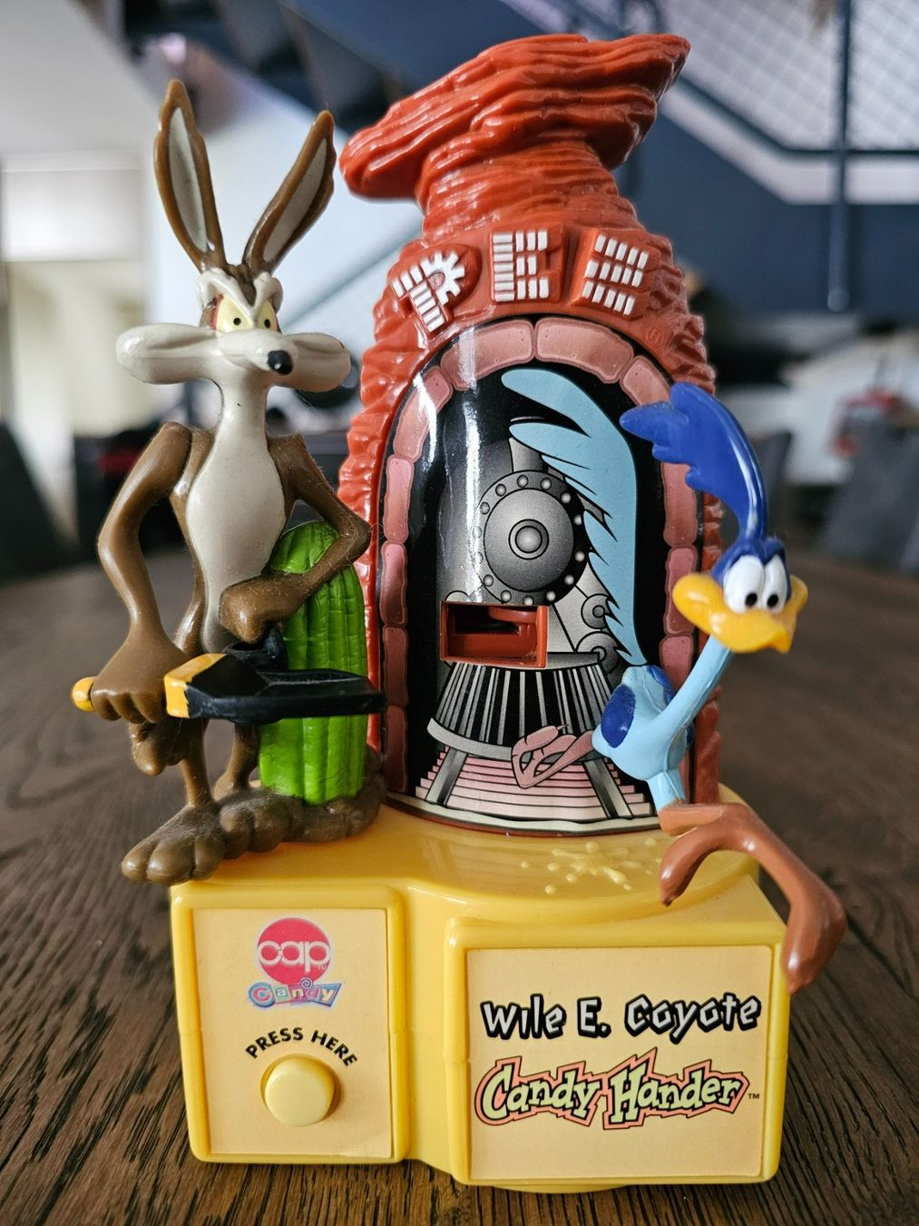 Pez Figuren: PEZ-Spender - Wile E. Coyote - Candy Hander (1998) – Gebraucht aus Dübendorf von