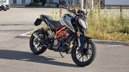KTM Duke 125 (2022), mit einige Umbauten.