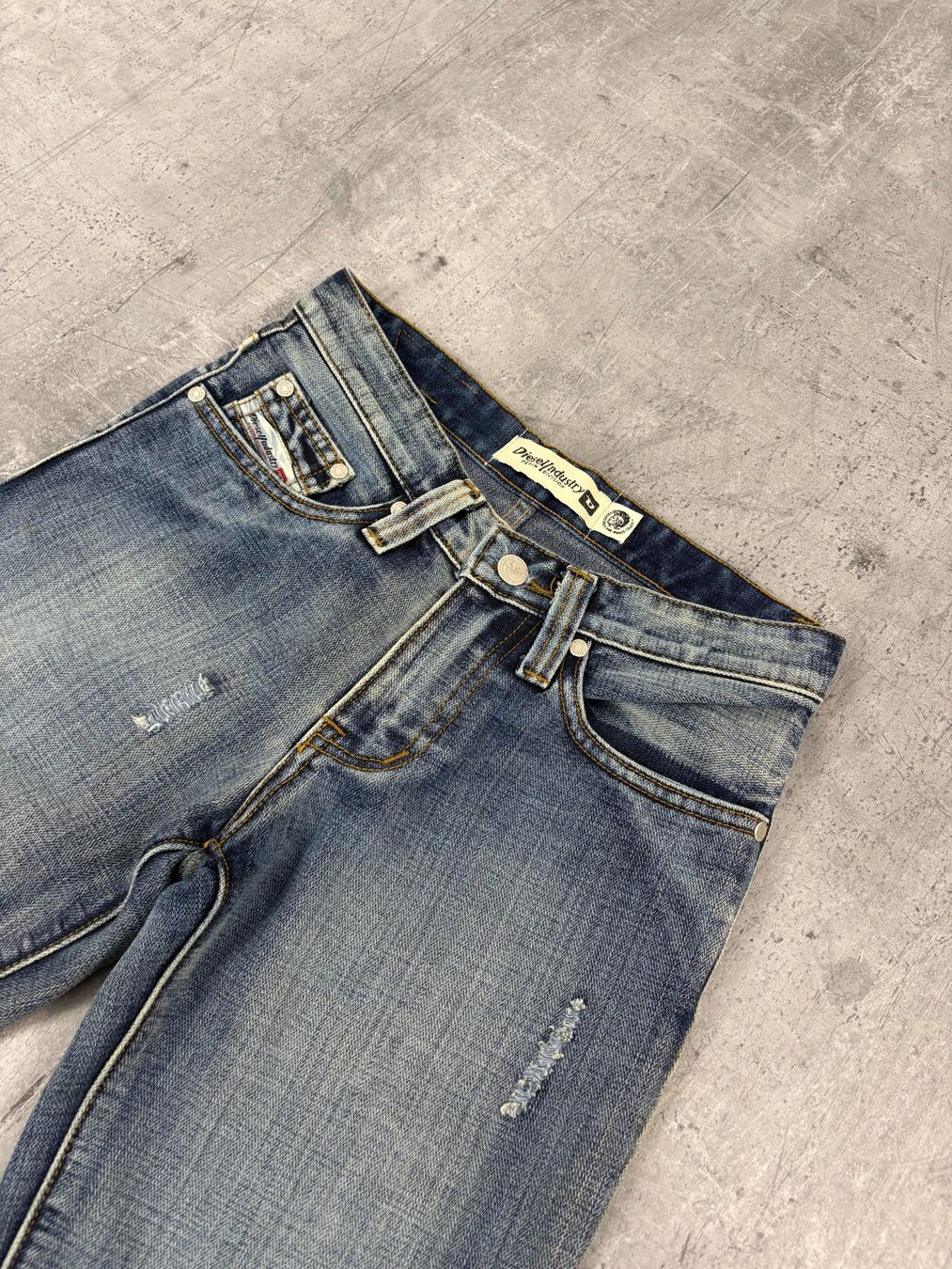 Diesel Jeans: Vintage Diesel Bootcut Flared Jeans (S) – Nuovo (secondo la descrizione) da Werdenberg venduto da hase.vintage 4