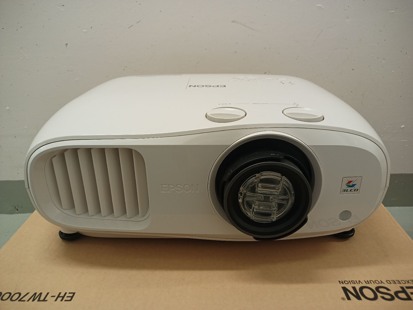 Epson Videoprojektoren: Home Cinema Epson EH-TW7000 – Gebraucht aus Berg am Irchel von Saruvuatore 1