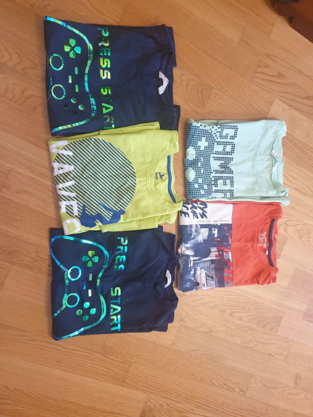 H&M Lotti & Set di vestiti: Lots de t-shirt – Usato da Fribourg venduto da mal_8zjh 3
