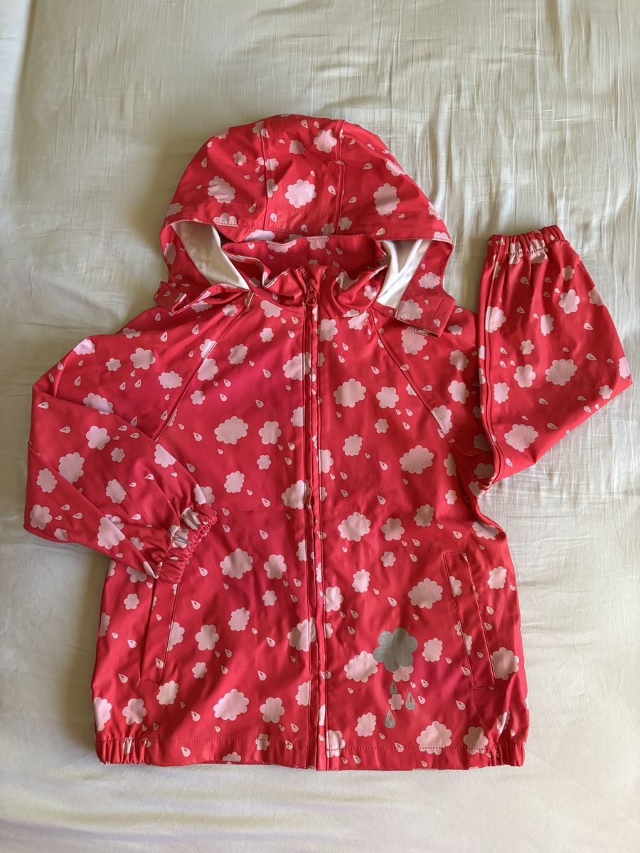 Lotti & Set di vestiti: Regenanzug Gr.116-122 – Usato da Effretikon venduto da evezh