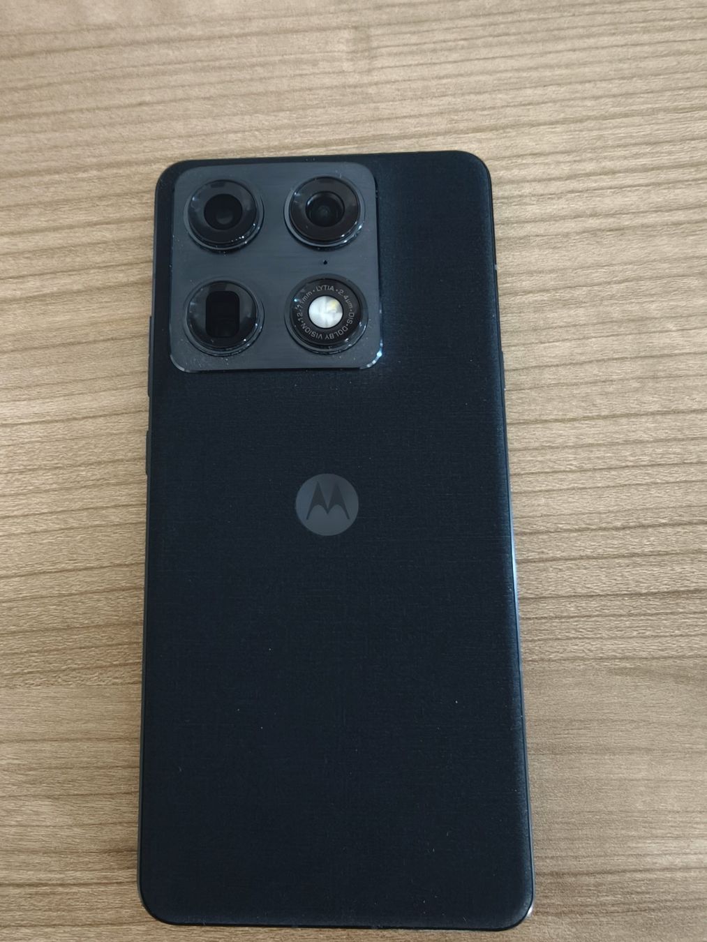Motorola Handys / Smartphones: MOTOROLA SIGNATURE - PANTONE Carbon – Gebraucht aus Adliswil von Oliz 3