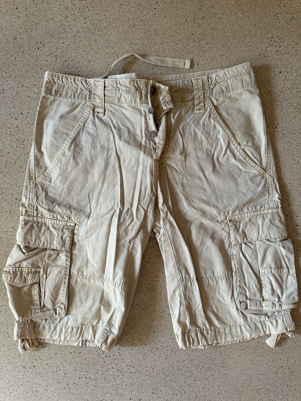 Peak Performance Pantaloni: Peak Performance, kurze Hose (cargo), Gr. 34, beige – Usato da Baden venduto da Luk116