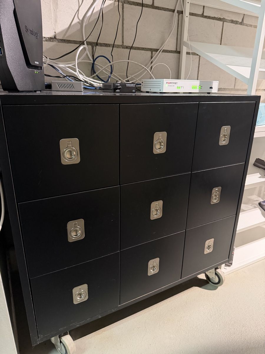 Korpus: Rollcontainer im Apotheken-Stil – Gebraucht aus Meilen von vanotti