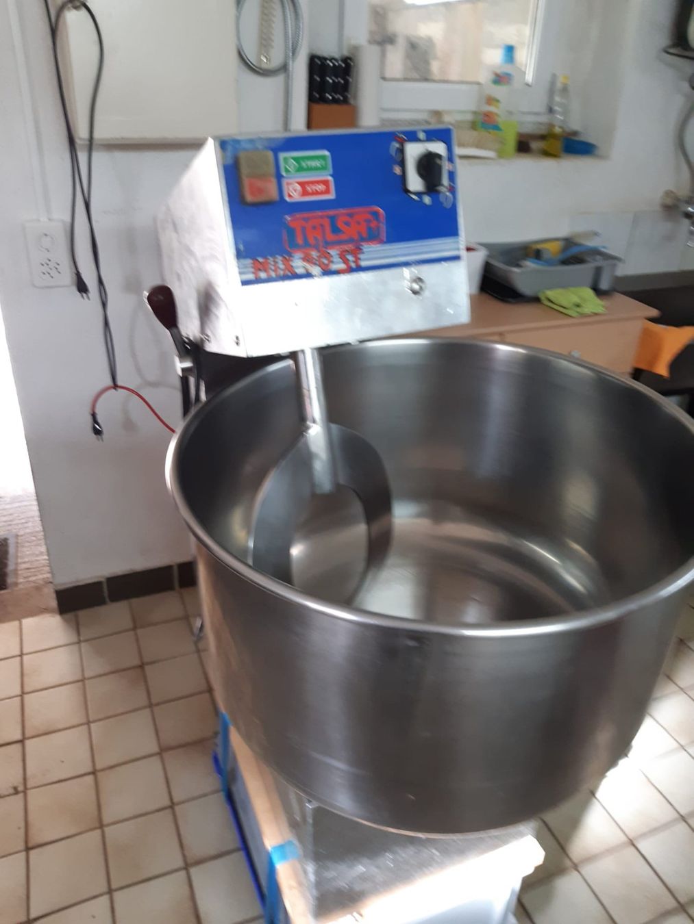 Appareils de cuisine: Grosse Knetmaschine – D'occasion à Pohlern par kyra1996 1