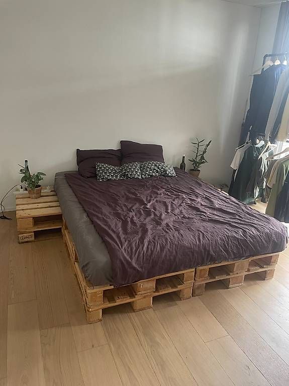Letti: Pallet Bett & Nachtische – Usato da Lachen SZ venduto da mar_pc6x