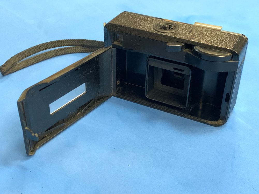Appareil Photo Vintage Kodak Instamatic 155x Avec étui Cuir Et Pellicule - Compact 35 Mm, état Vintage